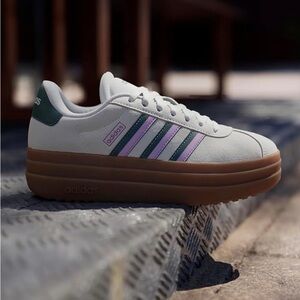 Adidas Womens Vl Court Bold Sneaker Off White / Collegiate Green / Bliss Lilac 7